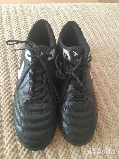 Футбольные бутсы сороконожки demix 39 размер