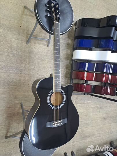 Гитара акустическая чёрная