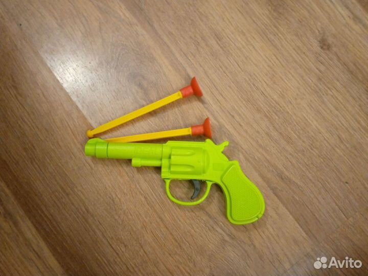 Пистолет с присосками