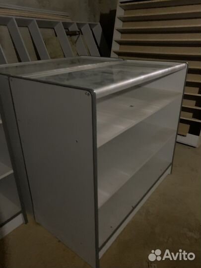 Витрины и прилавки для магазина