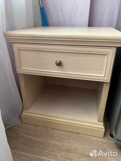 Тумба прикроватная массив