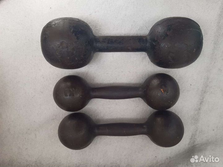 Гантели бу одна по 9 кг, а две по 4