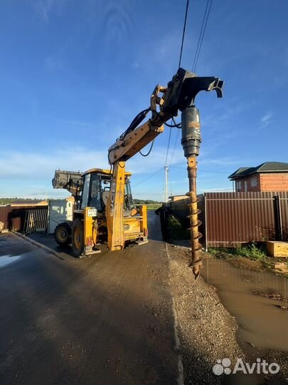 Бур, Экскаватор погрузчик jcb