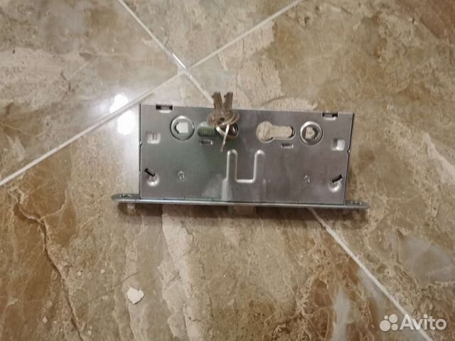 Замок дверной