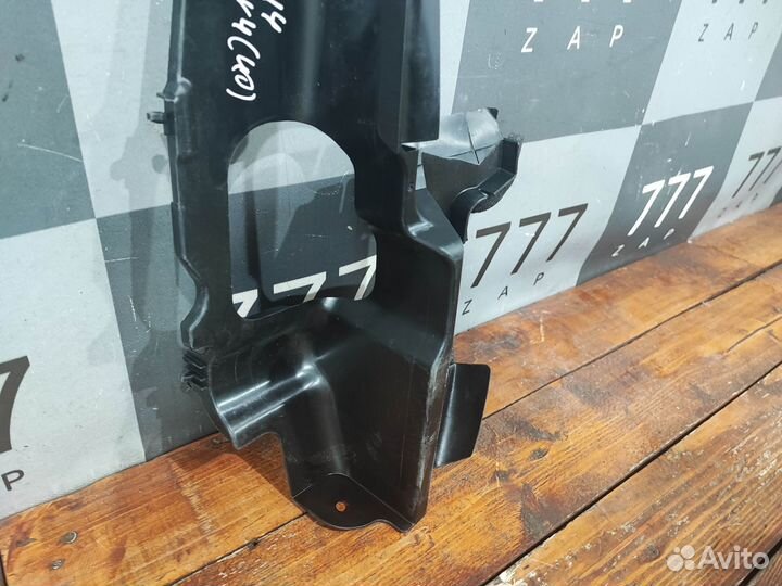 Дефлектор радиатора правый Toyota RAV4 IV (XA40) 1