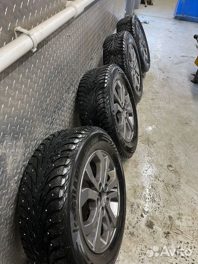 Yokohama IceGuard Stud IG65 215/65 R16