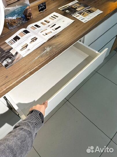 Кухня белая 360 см со столешнецей