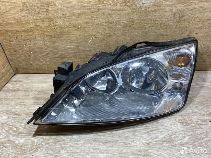 Фара передняя левая Ford Mondeo 3 142332
