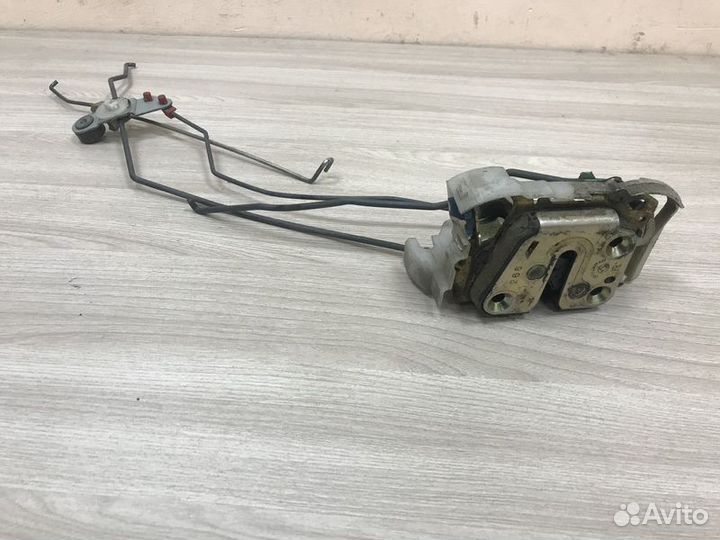 Замок двери передней правой Subaru Impreza GD/GC/G