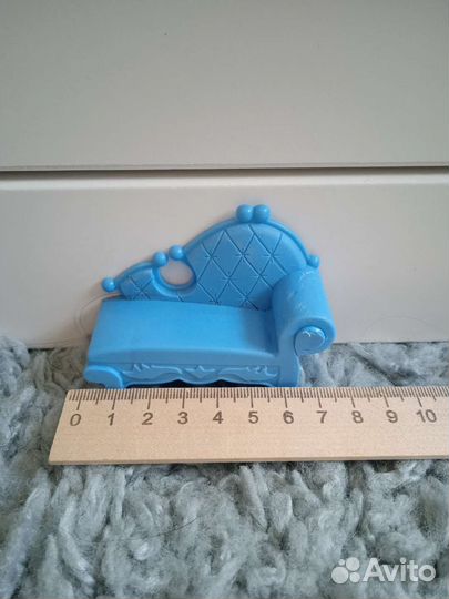 Диванчик для куколок маленьких