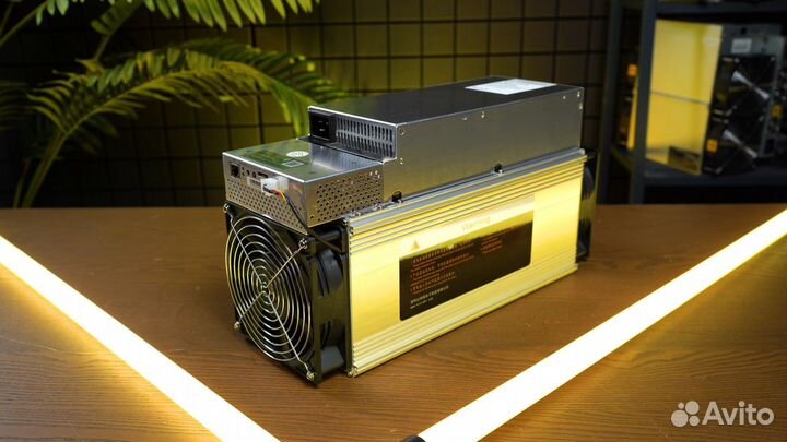 Майнер Whatsminer M50 118 th/s