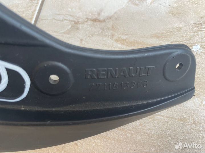 Брызговик задний левый Renault Kaptur С 2016 Года