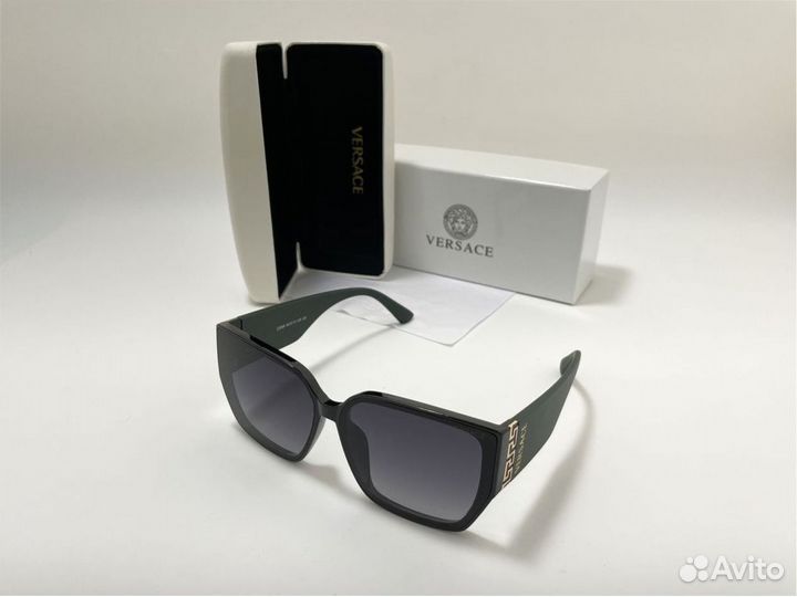 Солнечные очки Versace