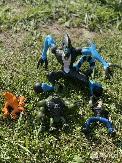 Игрушки ben 10 бен фигурки(волк+1)