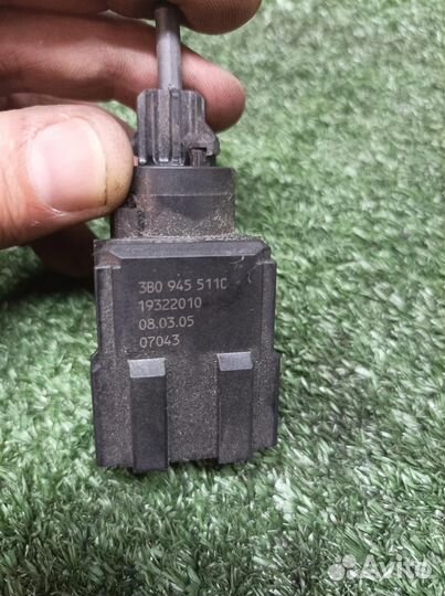 Датчик включения стопсигнала Audi Audi A8 4E 20