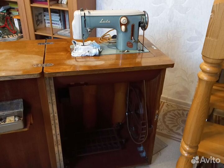 Швейная машинка ножная Лада