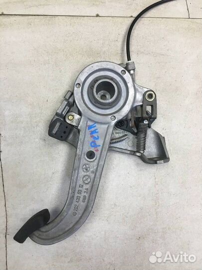 Педаль стояночного тормоза Mercedes-Benz M-class