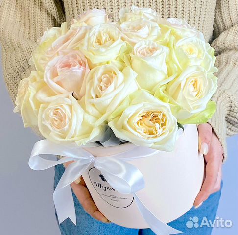 Букет 11 Роз Вайт Охара (40 см.) в коробке