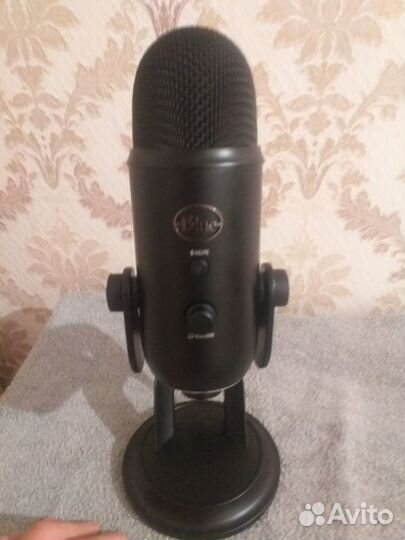 Студийный микрофон Blue Yeti Blackout