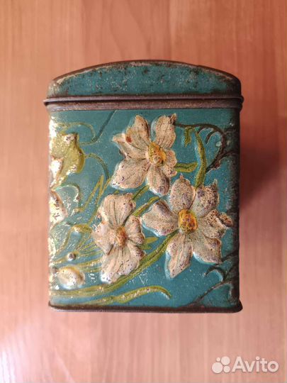 Жестяная банка из под чая В.Высоцкий и К