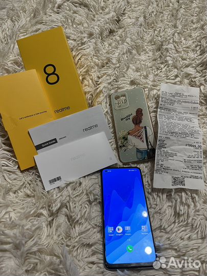 Телефон Realmi 8