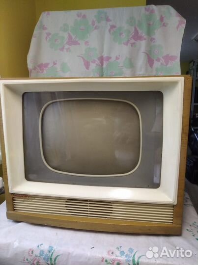 Телевизор Рекорд 12