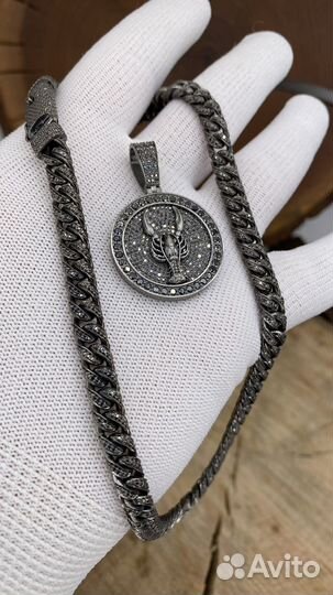 Золотая цепь и кулон с бриллиантами
