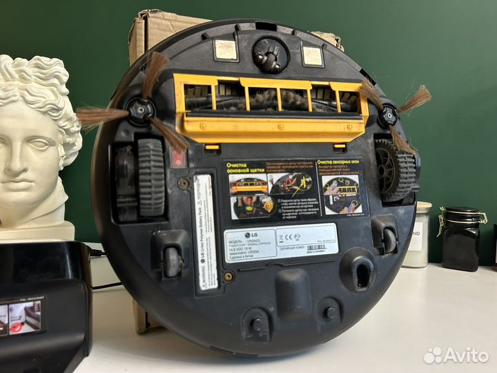 Родот-пылесос LG HOM-BOT VR5942L CordZero