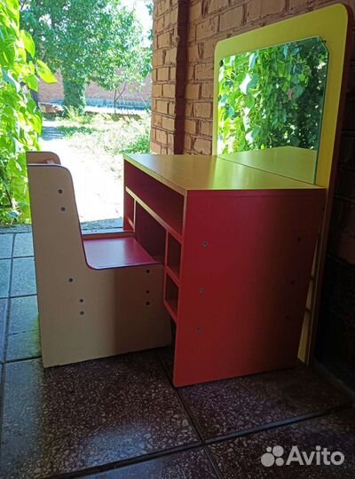 Парикмахерский стол