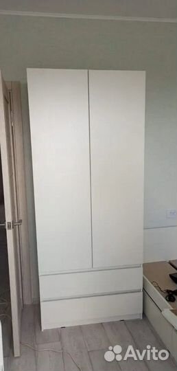 Шкаф двухстворчатый белый