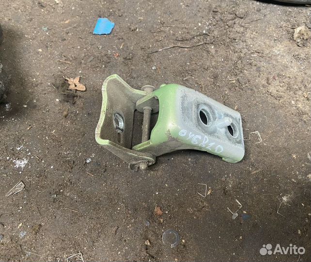 Петля двери передняя левая ниж Citroen C-3 2002-20