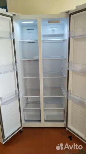 Холодильник Hyundai CS4502F белый