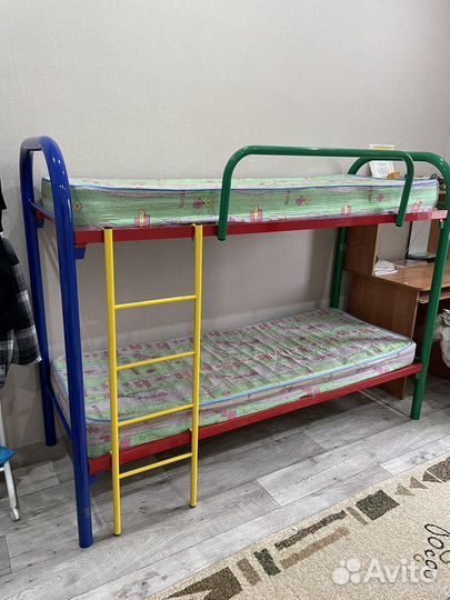 Кровать двухьярусная