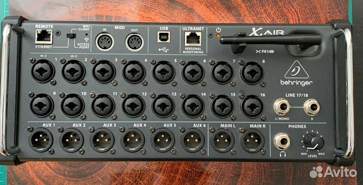 Цифровой микшерный пульт behringer XR18