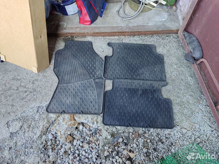 Автомобильные коврики резиновые