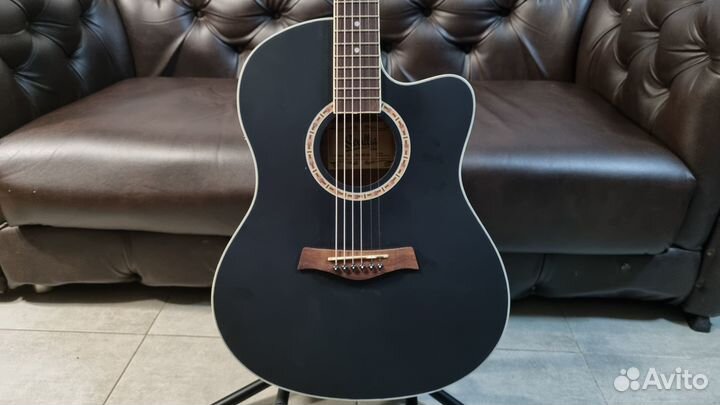 Акустическая гитара Sevillia + аксессуар