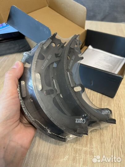 Тормозные колодки барабанные задние