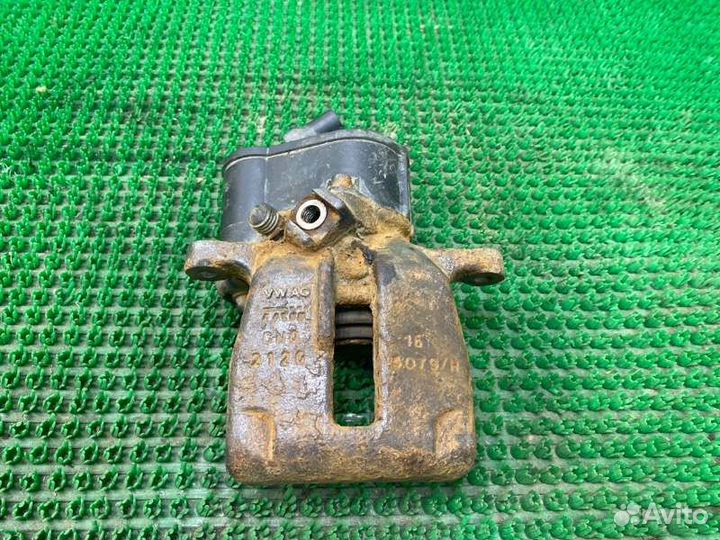 Суппорт задний правый Volkswagen Tiguan 5N1 2.0