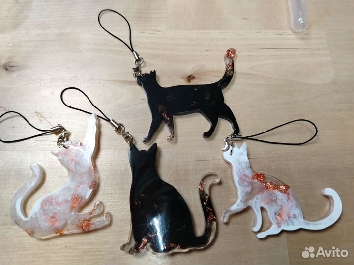 Брелоки из эпоксидной смолы. Ручная работа