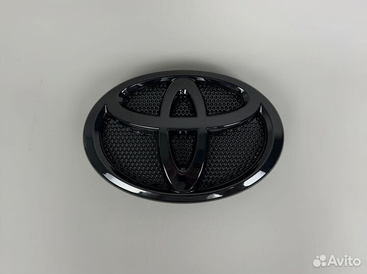 Эмблема в решетку Toyota Land Cruiser Prado 150