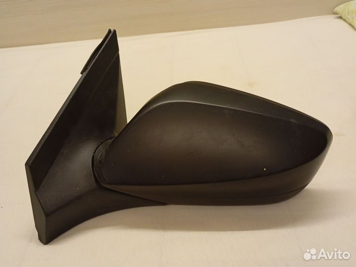 Фара автомобиля левая