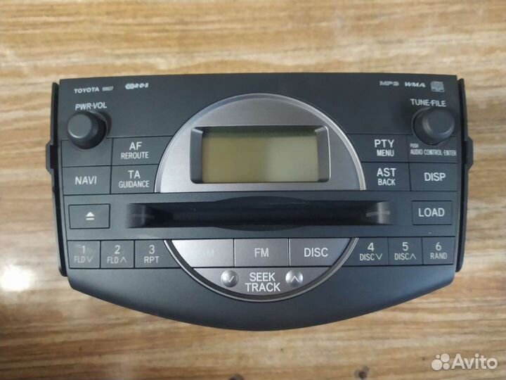 Штатная магнитола на Rav 4