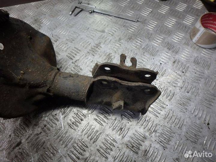 Стойка амортизатора передняя левая Mitsubishi
