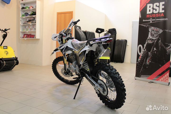 Мотоцикл BSE Z3 2.0 21/18 (золотой-черный)