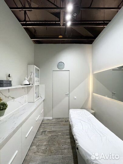 Вакансия мастер бровист