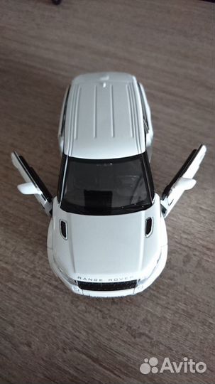 Коллекционная модель авто Range Rover Evoque, 1:34