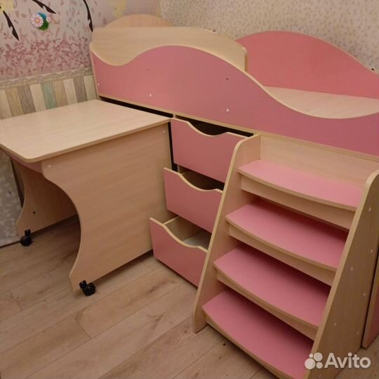 Кровать чердак со столом бу