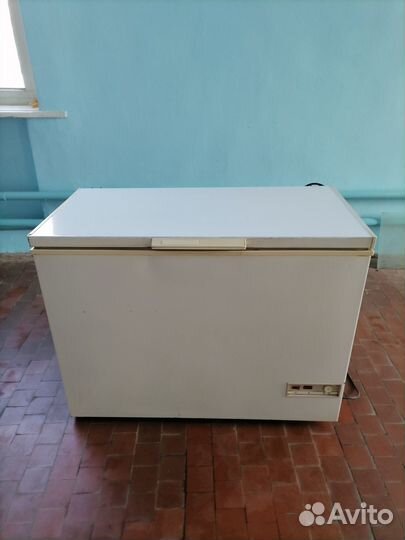 Морозильный ларь с глухой крышкой бу