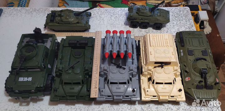 Игрушечная военная техника
