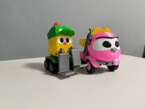 Две игрушки из мультфильма Лёва грузовичок